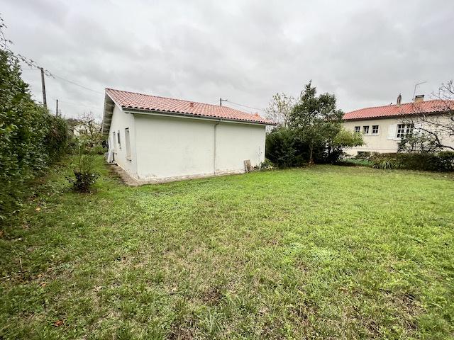 A VILLENEUVE SUR LOT, MAISON DE TYPE 3 AVEC JARDIN ET GARAGE