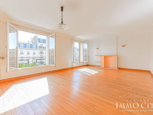 À visiter, bel appartement 4 pièces situé au 4e étage, idéal pou