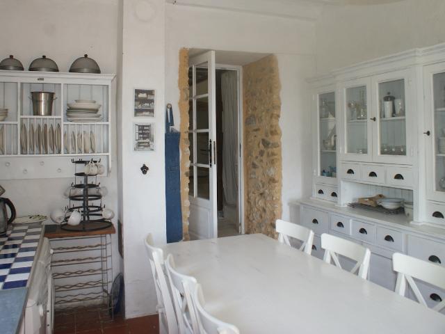 A VOIR. Belle maison en pierre de 4 chambres avec dépendances et vues sur terrain d'environ 2811m2