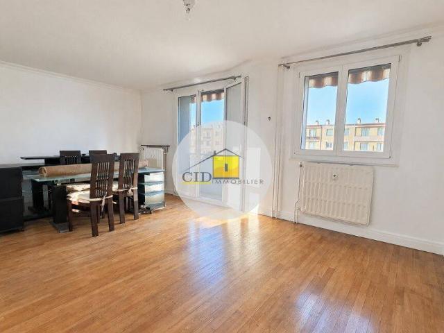 A VOIR RAPIDEMENT Très beau T4 de 67 m² environ