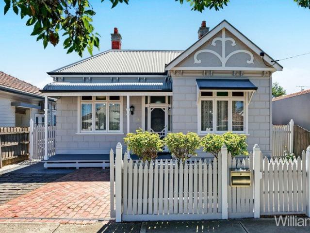 A Warm and Welcoming Newport Home