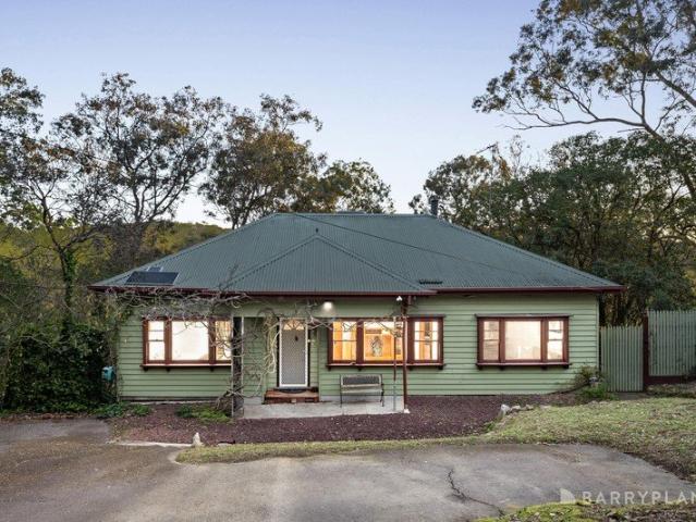 A Warm Warrandyte Retreat Among Nature