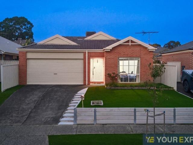 A Warm & Welcoming Family Haven in the Heart of Lakeside Pakenham!