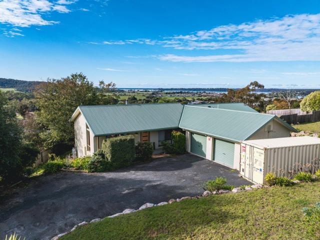A Warm, Welcoming Haven with Sweeping Ocean & Bay Views