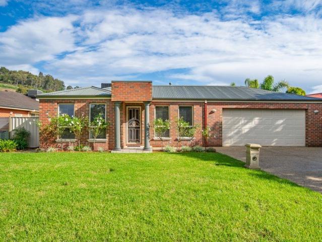 A Warm & Welcoming Home In A Sought After East Albury Pocket