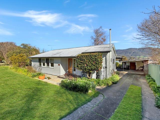 A Warm & Welcoming Home in the Heart of Mount Beauty
