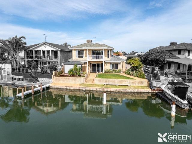 A Waterfront Canvas in a Blue Chip Canal Setting