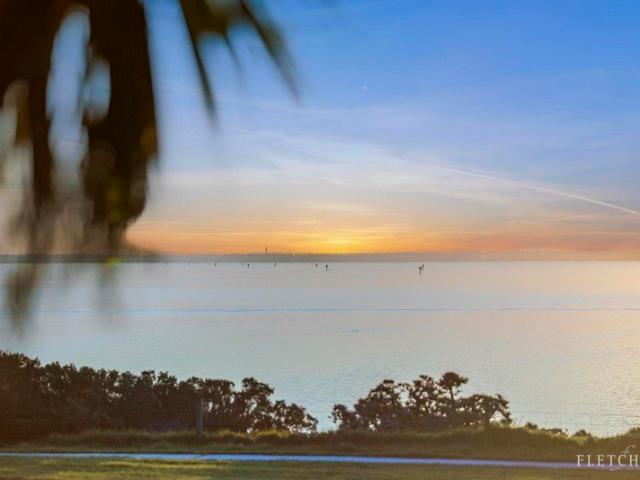 A Waterfront Dream With Seventies Soul