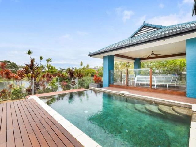 WATERFRONT LIVING WITH SPACE, STYLE & STUNNING VIEWS IN PELICAN WATERS