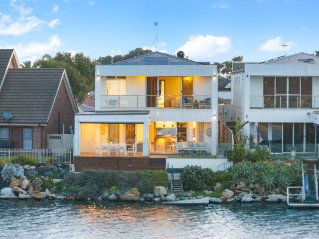 A Waterfront Residence Of Uncompromising Luxury