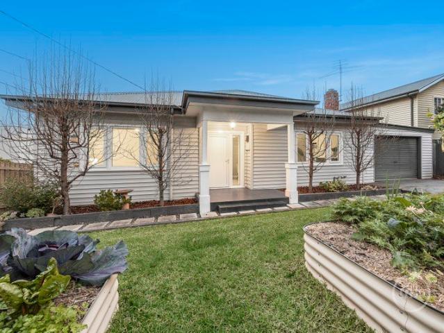A weatherboard charmer with effortless convenience