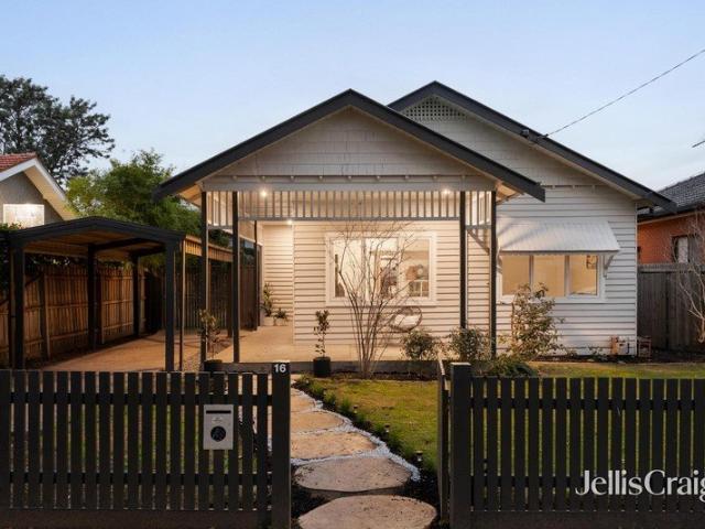 A weatherboard home with a contemporary edge