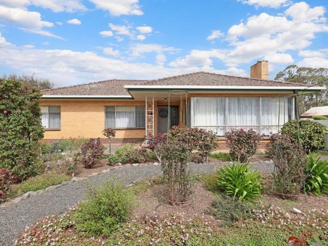 A WELCOMING, WONDERFUL HOME IN PENSHURST