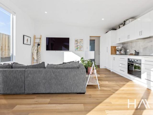 A Welcoming Retreat in Ravenswood