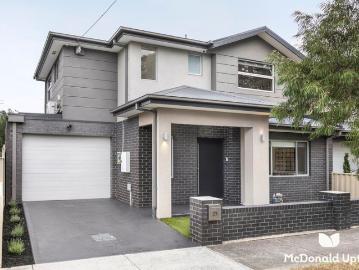A well constructed Townhouse with Aesthetic Appeal