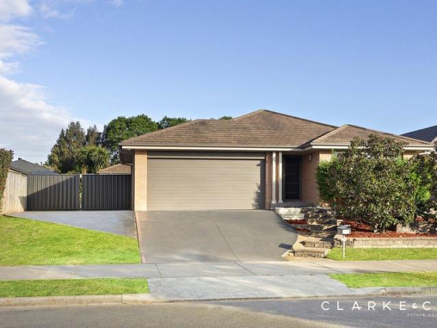 A WELL APPOINTED FAMILY HOME WITH POOLSIDE LIVING!