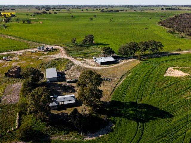 A well developed, turnkey mixed farming operation in the renowned Bordertown area