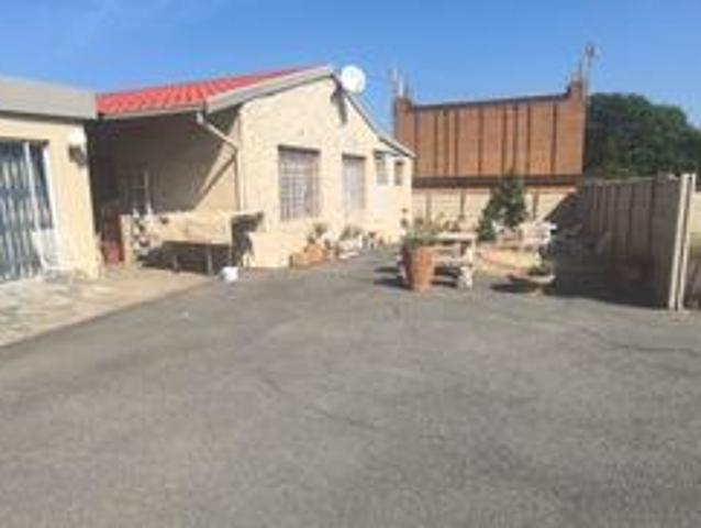 a well looked after 3 bedroom family.