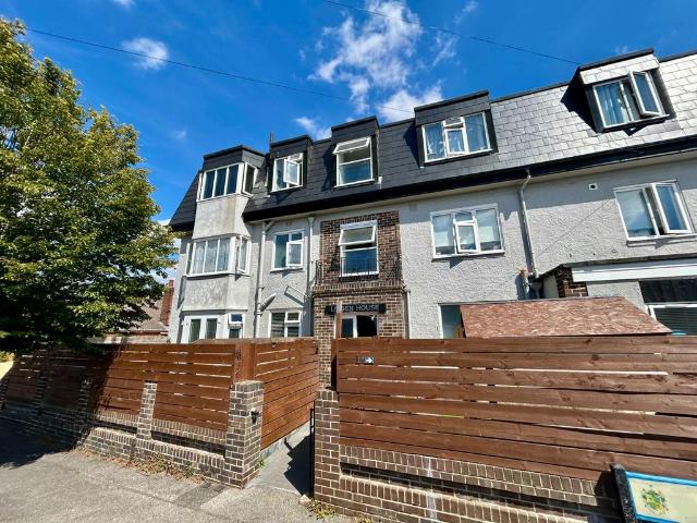 A WELL PESENTED, GROUND FLOOR ONE. 1 bed flat to rent £895 pcm £207 pw