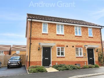 A well presented modern semi detached home situated in the popular market town of Pershore. To Let £1,000pcm