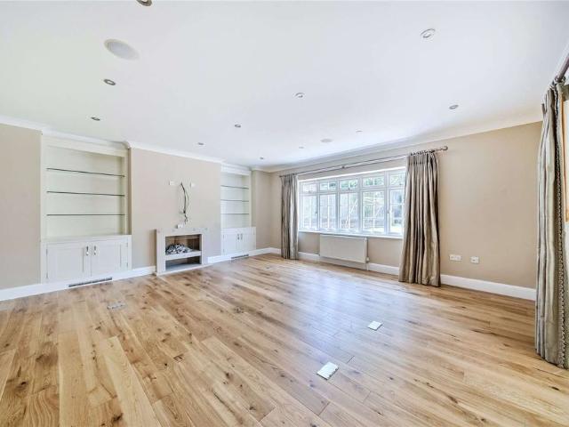 A well presented family home on an exclusive private road ideal for town and station