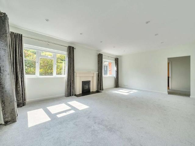 A well presented family home on an exclusive private road ideal for town and station