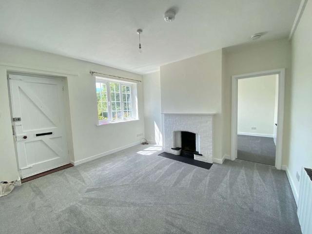 A well presented ground floor maisonette situated in heart of Kent