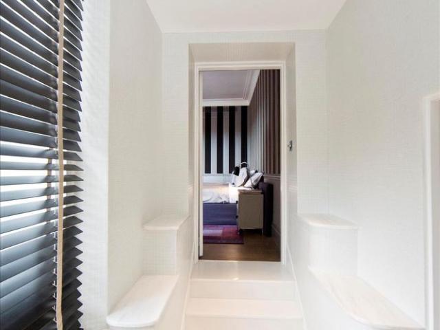 A well presented two bedroom apartment to rent in Knightsbridge, SW1X