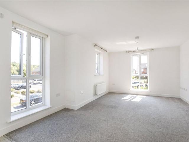 A well presented two bedroom ground floor apartment situated in this popular residential area of Rotherham, offering spacious and modern accommodation throughout. Allocated parking space. Unfurnished. GCH