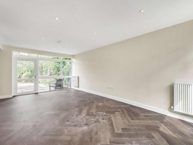 A well presented three bedroom mid terrace family home