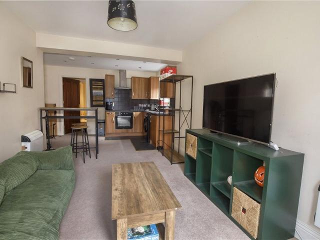 A well presented 1 bedroom ground floor situated in the popular residential area, close to the city centre, York District Hospital and Bootham