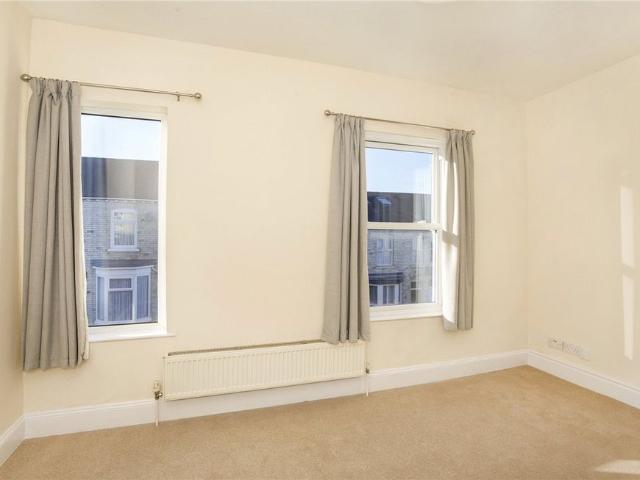 A well presented 2 bedroom unfurnished terrace house situated a short walk from the city centre and right by the vibrant Bishopthorpe Road area with its independent shops and restaurants