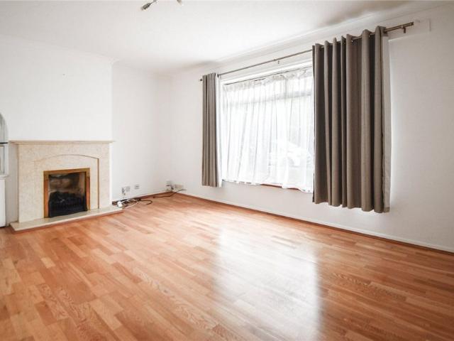A well presented 3 bedroom chalet style house to rent in Sawston offering excellent access to the High Street & local Business Parks. GCH. Garage and driveway parking. Unfurnished