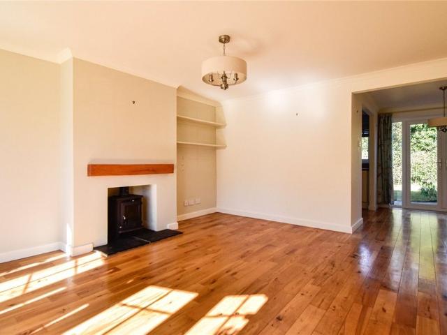 A well presented 3 bedroom house to rent in the popular Cherry Hinton district within walking distance of ARM and the High Street offering a parade of shops. GCH & Solar. Unfurnished