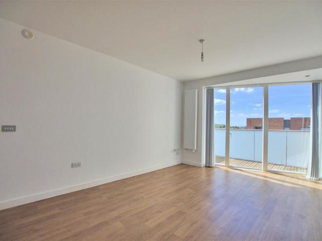 A well proportioned, one bedroom apartment on the fourth floor above the Clay farm Centre. Ideally situated for access to the Addenbrookes campus, Cambridge City Centre and the main train station