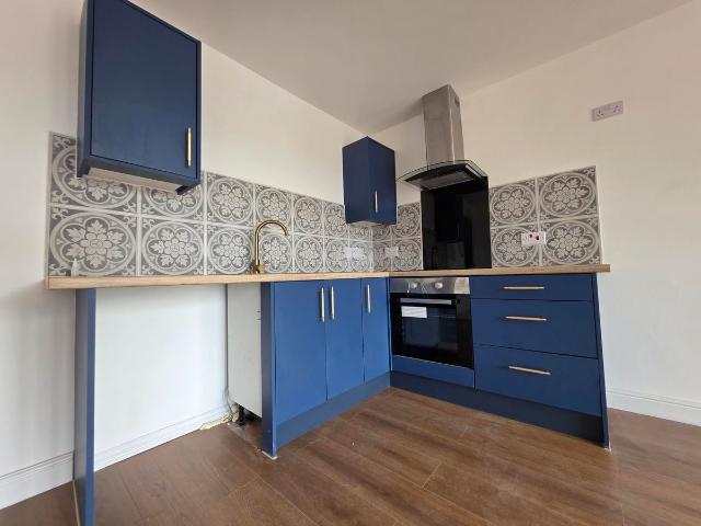A Wellington Road, Bilston WV14, 1 bed flat to rent, £800 pcm | PrimeLocation