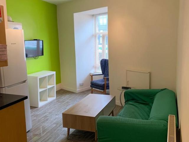 A Wilmslow Road, Manchester M14, 4 bed flat to rent, £585 pppm | PrimeLocation