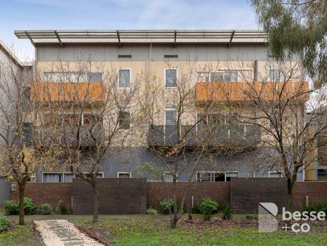 A Winning One Bedder Opposite the Racecourse