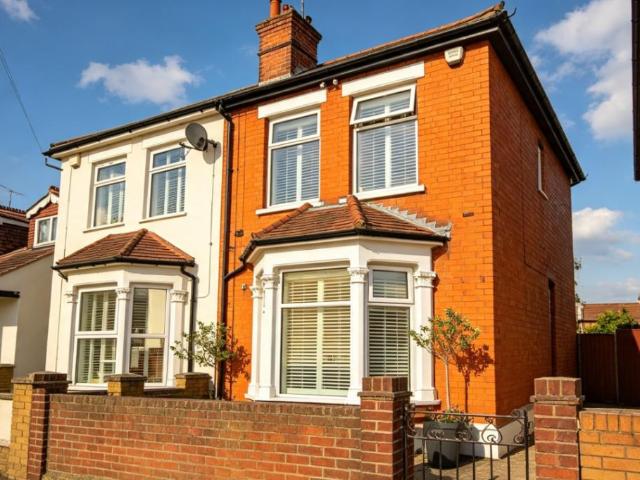 A wonderful 3 bedroom house in RM7