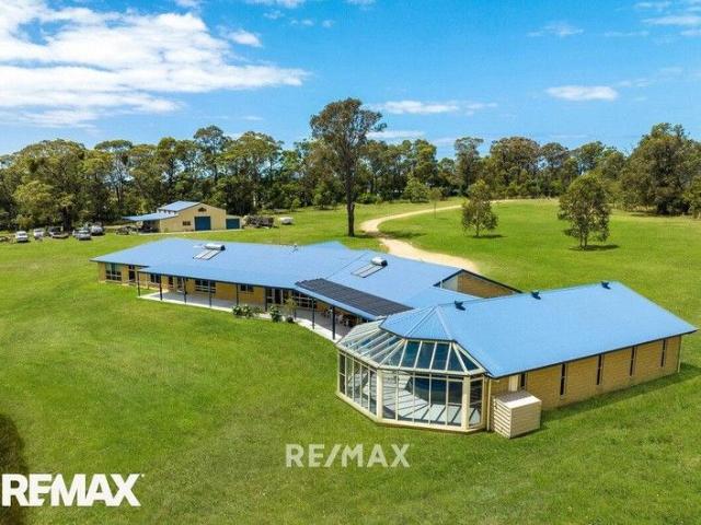 A World of Luxury, Elegance & Prestige on a 9,7 Acres
