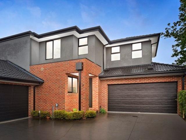 A YOUNG 4 YEAR OLD TOWNHOUSE 4 BEDROOMS WITH 4 BATHROOMS