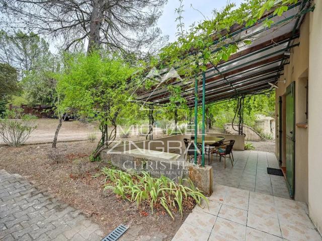 A 14 km d'Aix en Provence, maison familiale avec deux logeme. 115m² Fuveau