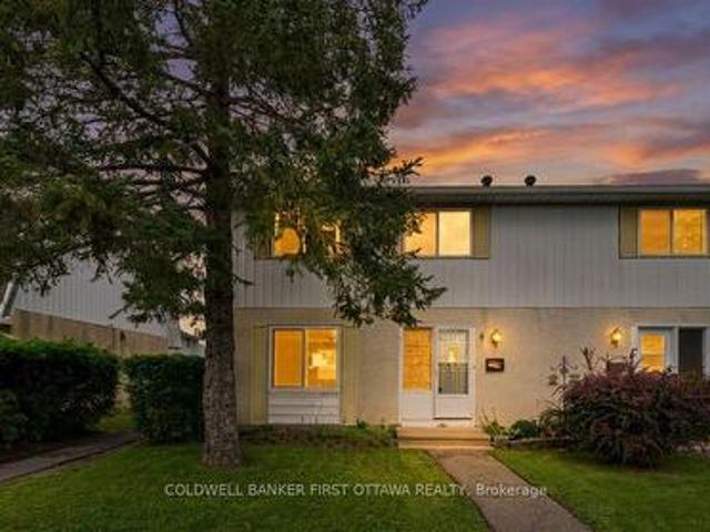 A 1532 Beaverpond Drive, Ottawa, ON, K1B 3R9 townhouse for sale | Listing ID X13699 | Royal LePage