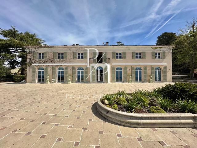 À 15 min de Monaco et 5 min de Nice: domaine exceptionnel d. 1600m² Villefranche sur Mer