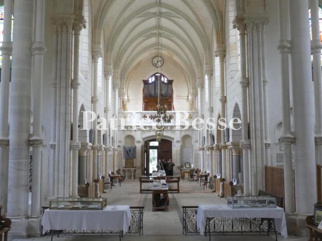 À 15 min de Poitiers, dans un village, une église inscrite M. 610m² Poitiers