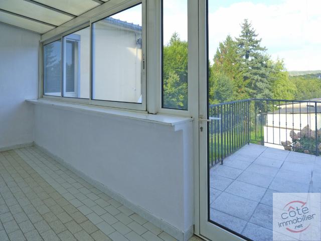 À 15 minutes de Saarbrücken et proche du tram: maison familiale de 152 m² avec jardin, véranda et dépendance