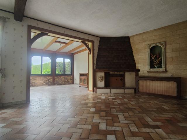 A 15 MN DE BEAUVAIS SECTEUR AUNEUIL, TRES GRANDE MAISON RENOVEE DE 160m2 SUR 1700 M2 CLOS AU CALME