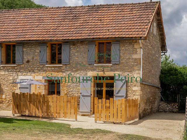 À 15 km au sud ouest de Sarlat Vallée de la Dordogne 168m² Castelnaud La Chapelle
