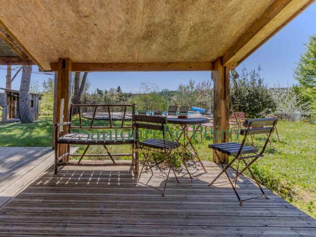 À 17km de Sarlat et 14km de Saint Cyprien Vallée de la Dor. 82m² Sarlat la Canéda