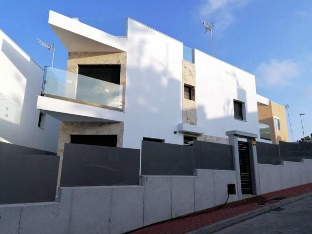 A 100 Metros De La Playa De La Mata Villa Diseño. La viviend. m² Torrevieja